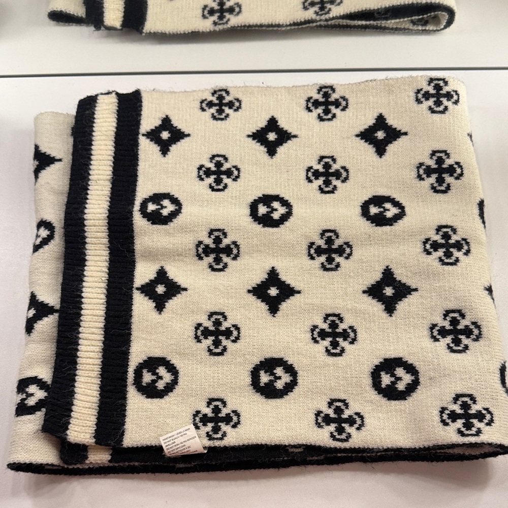 Black and White Patterned Scarf ( double sided )